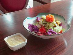 三文鱼牛油果蔬菜沙拉-花间令音乐餐厅(奉天巷店)