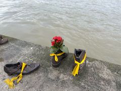 -多瑙河畔鞋履雕塑