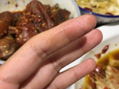 带了手套还是沾到油-大碗厨 25年老字号 现炒湘菜(四季天地店)