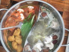 -苗伯妈酸汤火锅