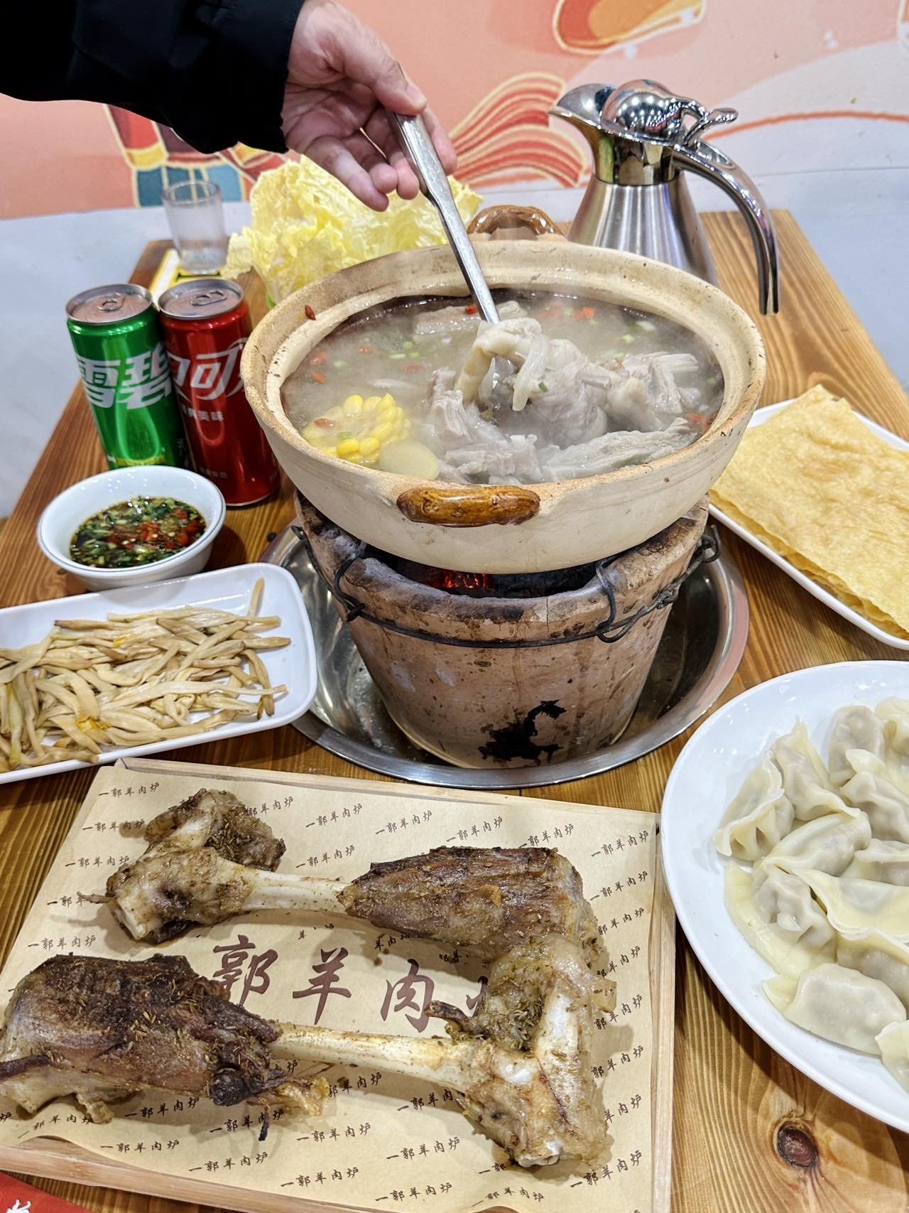 适合和朋友聚餐了

99羊肉炉
炭火炉精心炖制97
满满配料