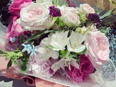 -谷莠子花艺气球派对·绿植造景·花艺沙龙(东海缤纷天地店)