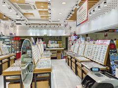 -美式眼镜·授权蔡司.依视路.尼康.豪雅.明月(人民广场店)