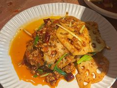 腌菜脆炒酸辣莲藕片-浩海火燒雲傣家菜(芮欧百货店)