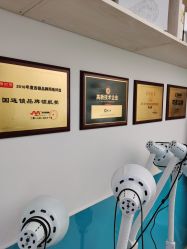 -黑奥秘脱发白发中心