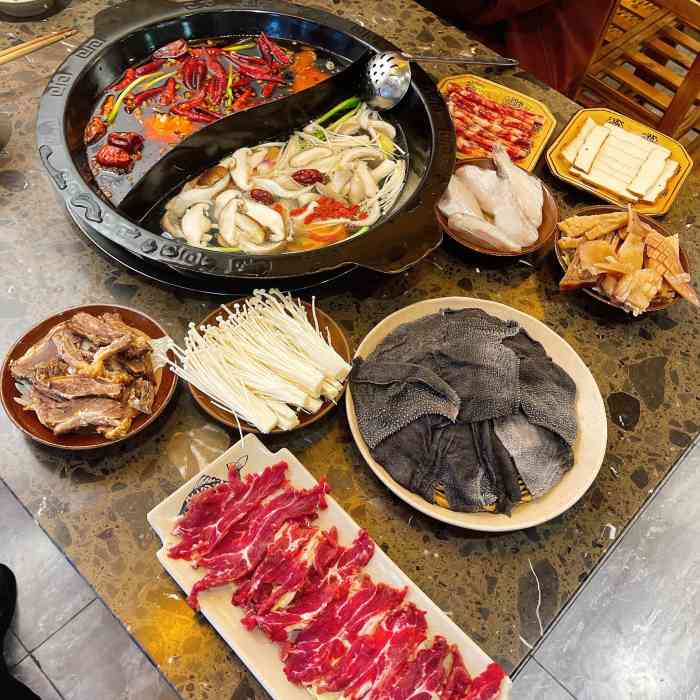 玉林巷子口火锅(玉林总店)-"位置有点偏 在天府花园后面 挨着玉林中学