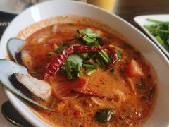 -Chom Cafe and Restaurant