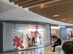 -URBAN REVIVO(高德置地广场·春广场店)