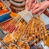 位于东明广场内 炫一口热气腾腾的美食 这一口