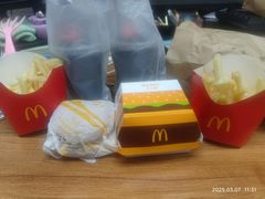 -麦当劳(展览路店)