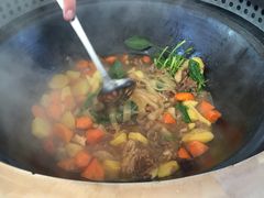 -粘豆包柴火铁锅炖