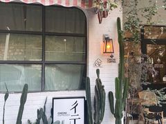-彳亍咖啡·这里(水湾路店)