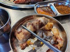 五花肉-哈哈碳都·牛肋条无限自助烤肉(台江万达店)