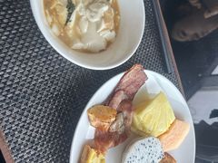 -怡豪大饭店·49楼旋转自助餐厅