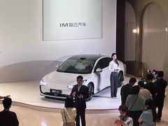 -交通银行前滩31演艺中心