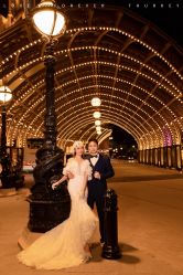 -现代经典婚纱摄影