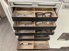 -目艮眼镜SHOWROOM(品牌集合店)
