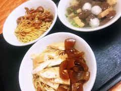-松树干拌面店
