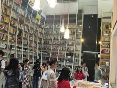 -钟书阁(松江泰晤士小镇店)