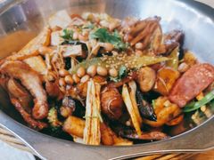 -愉肴麻辣香锅(中山路店)