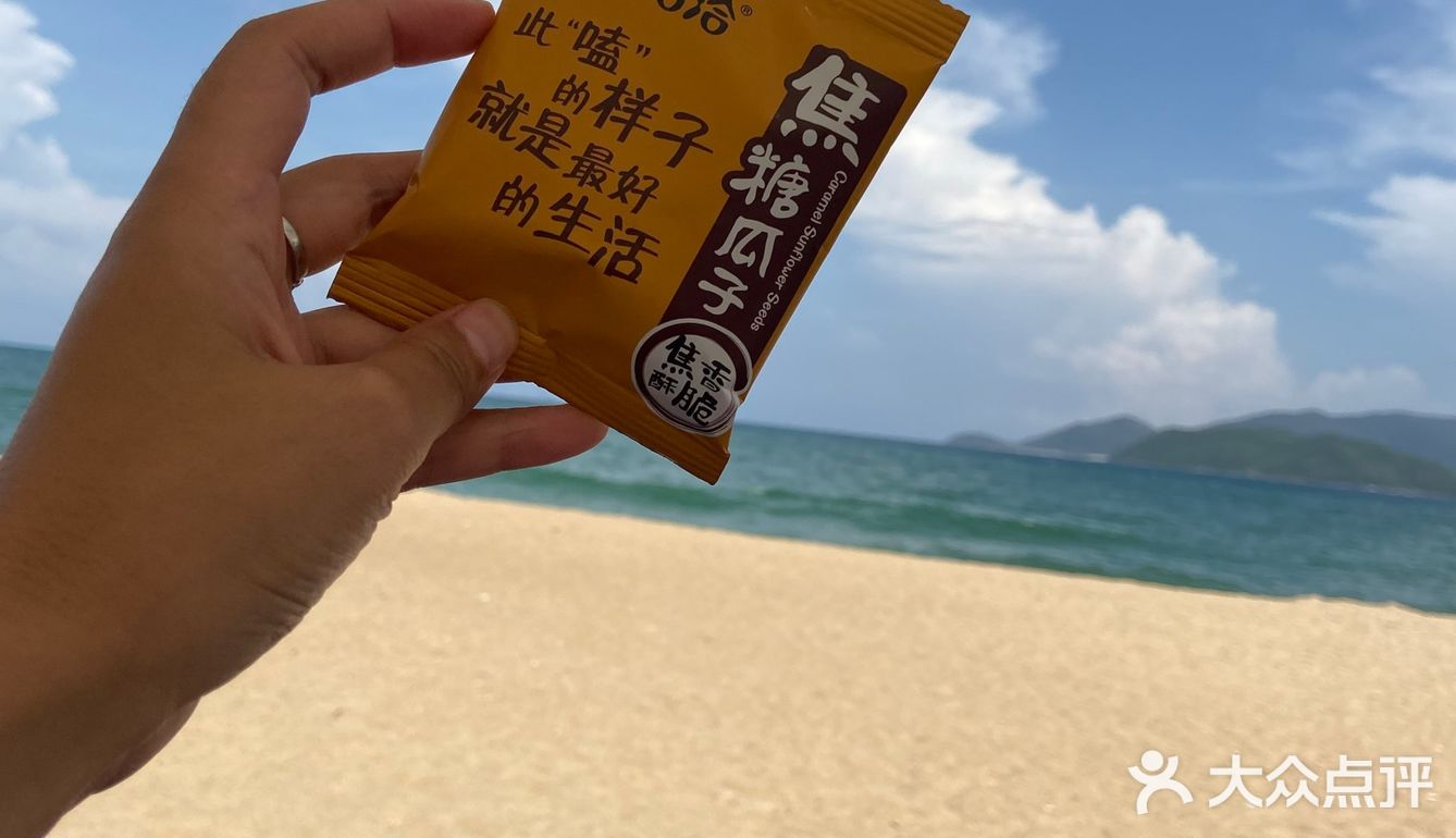 一条不长的街道，可能就有两家。装修风格也跟星爸爸很像