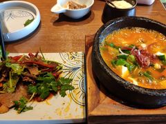 -云海肴·汽锅鸡·云南菜(天山百盛优客店)