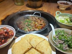 -大众跷脚牛肉馆·非遗传承单位(峨眉山店)