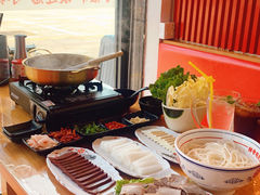 -小椒羊.羊肉粉 龙虾 羊肉串(新地旗舰店)