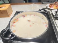 -尚尚仙·酸汤猪手·猪肚鸡火锅(华联万柳购物中心店)