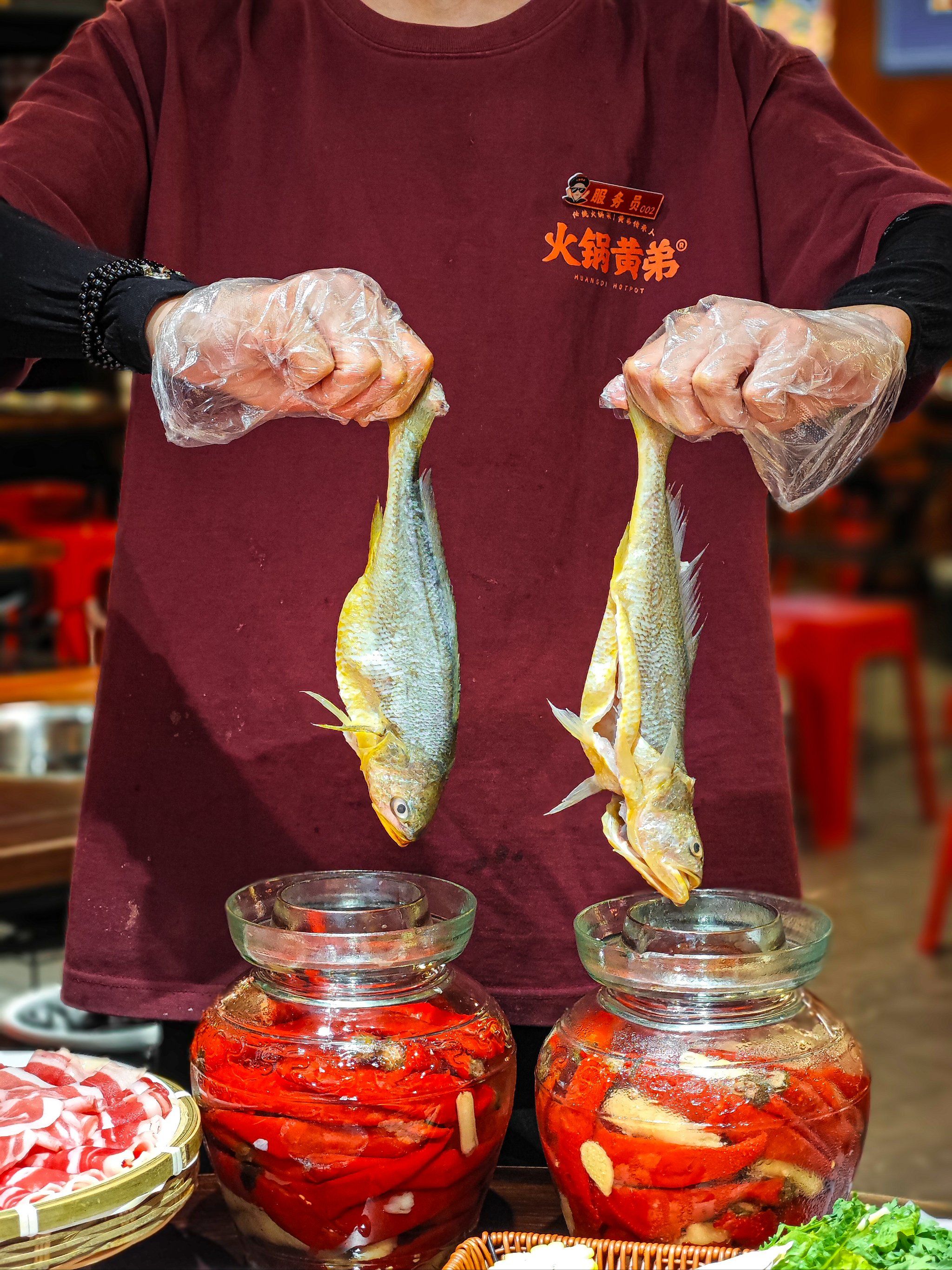 这一口简直太巴适啦99,
终于吃到了西安超火的重庆火锅黄弟91