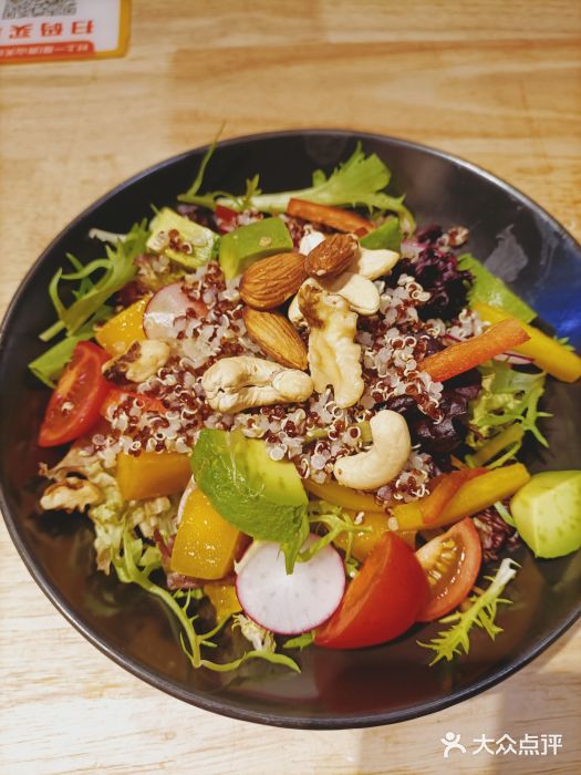 牛油果藜麦沙拉