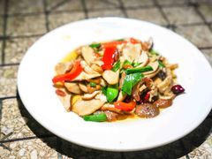 腊肉炒牛肝菌-翕庐小苑