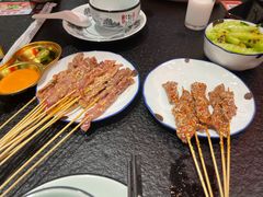 -何妹湿辣牛肉·粤式烧烤砂煲(桂雅路店)