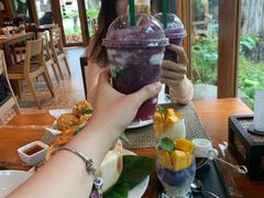 -Chom Cafe and Restaurant