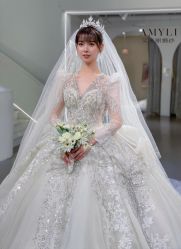 -艾米丽婚纱礼服