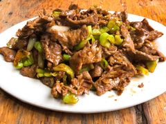 辣椒炒肉-张大妈饭店