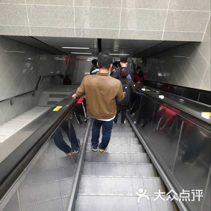 西湖文化广场-地铁站
