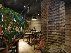 大堂-何师烧烤Pro ·江湖川菜·小龙虾·精酿(太古里旗舰店)