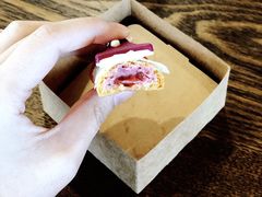 雪人莓果泡芙-星巴克臻选(盐城金鹰聚龙湖店)