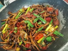 干锅茶树菇-龙凤瓦罐煨汤馆(清江东路店)