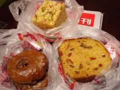 右下的枸杞蛋糕很不错！-清真红房子西饼屋(皋兰总店)