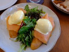 熏三文鱼班尼迪克蛋-ROAST coffee & eatery