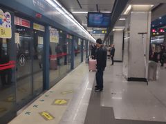 -体育场(地铁站)