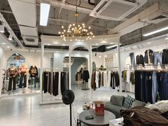 -浙江华贸鞋业服饰城