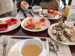 -荣誉国际酒店-云顶旋转餐厅