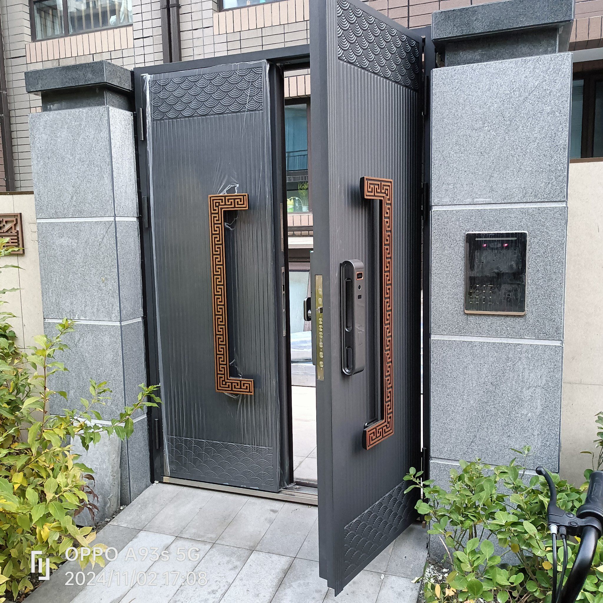 小别墅#铝艺大门#铝合金雨棚#铝艺围栏
喜欢你就来找我