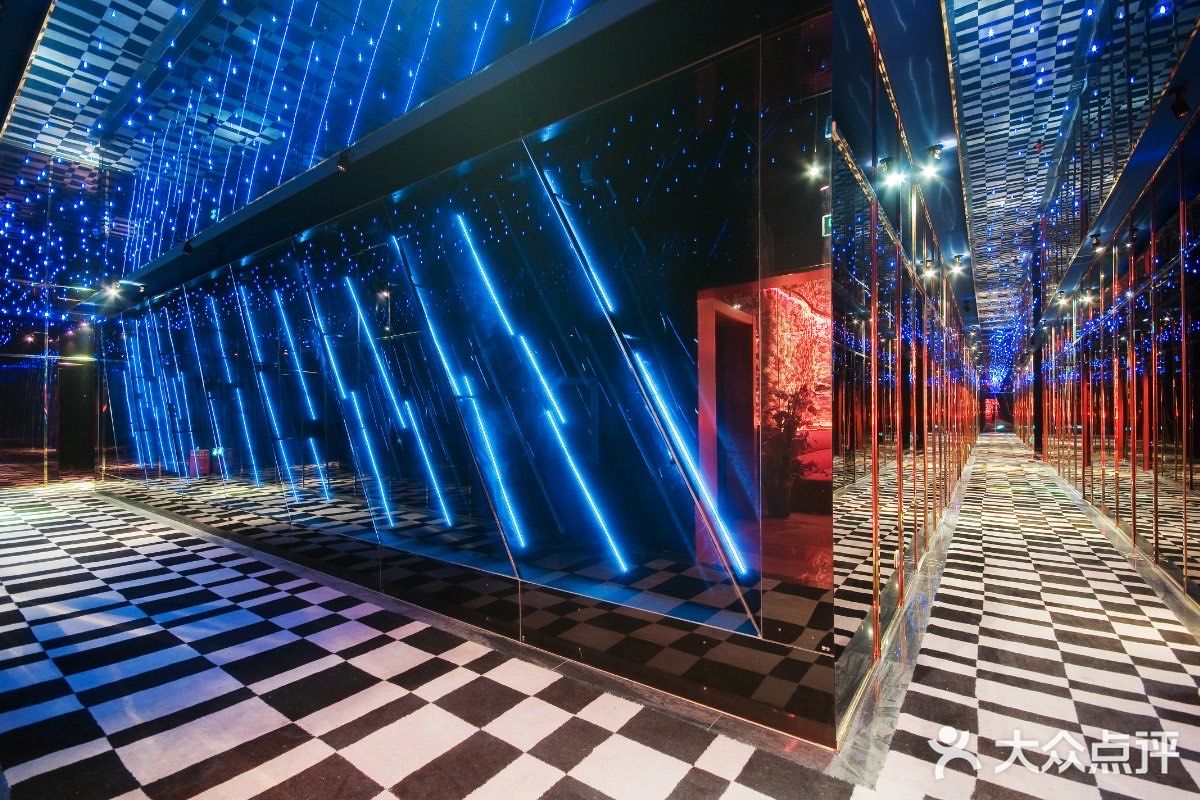 正好在火车站附近看到了这家店即