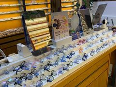 -优医视平价眼镜蔡司依视路折扣工厂店(十里堡店)