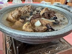 小鸡炖蘑菇-相聚青山餐厅(阎河路店)