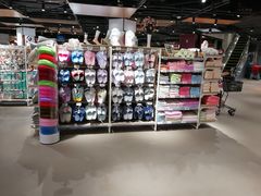 -中百仓储超市有限公司(越秀星汇维港店)